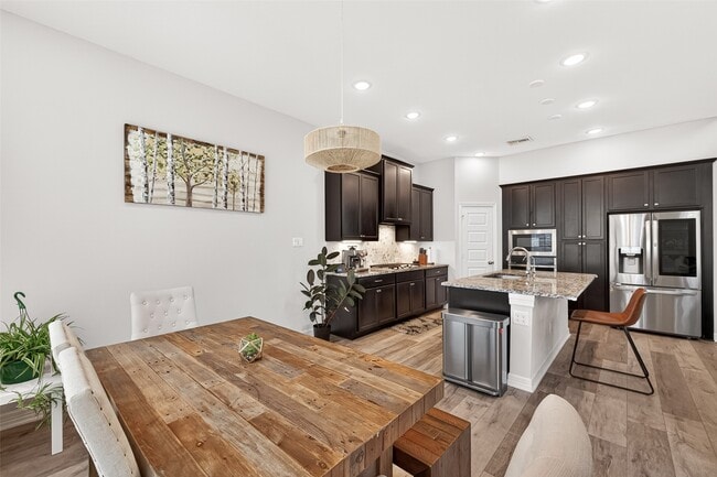 Building Photo - 6638 Albany Forest Ct