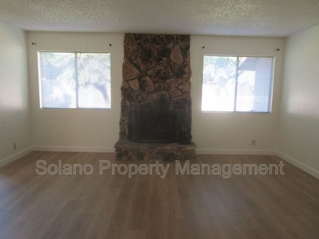 Building Photo - 110 Oxford Ct