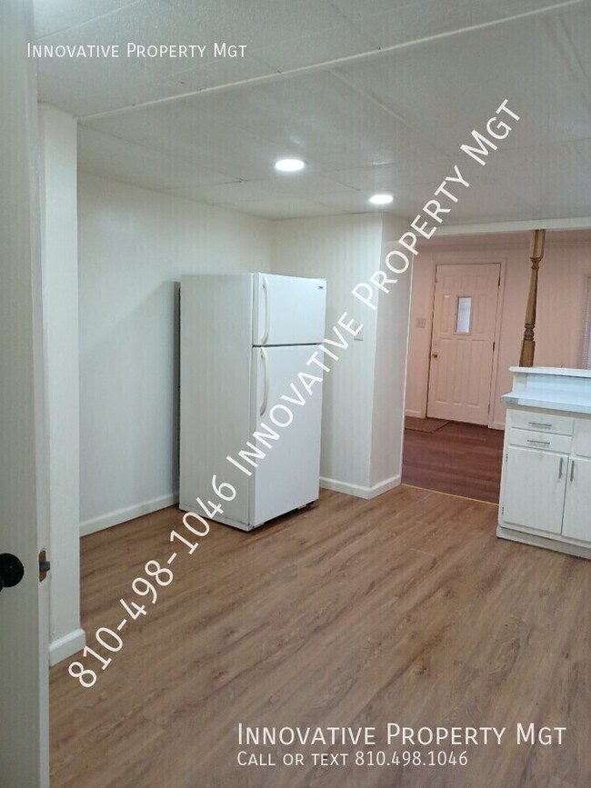 Building Photo - 1121 W Buder Ave