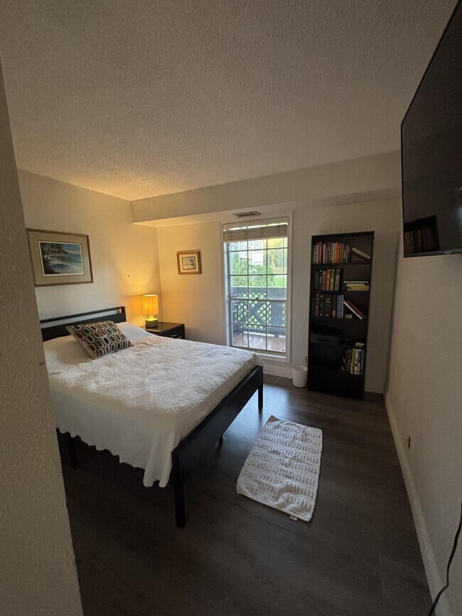 Building Photo - 5048 Heatherhill Ln