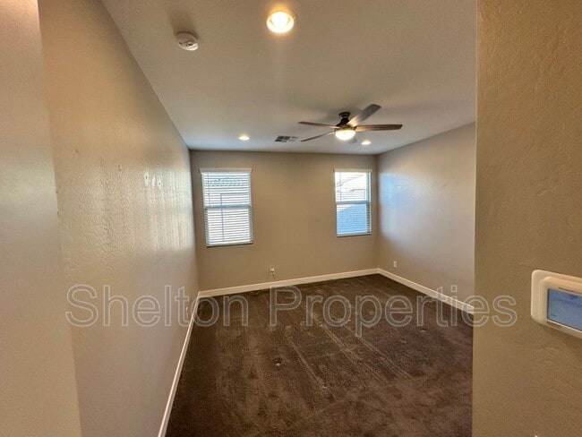 Building Photo - 13180 W Cliffrose Rd