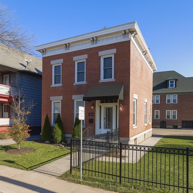 Building Photo - 202 N Townsend St