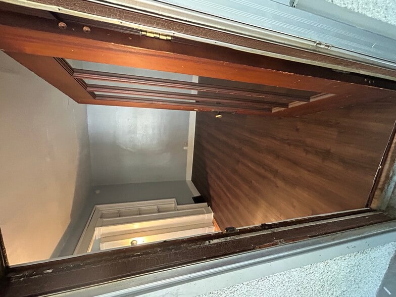 Building Photo - 406 N D St