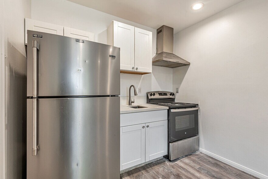 Building Photo - 849 W 43rd St