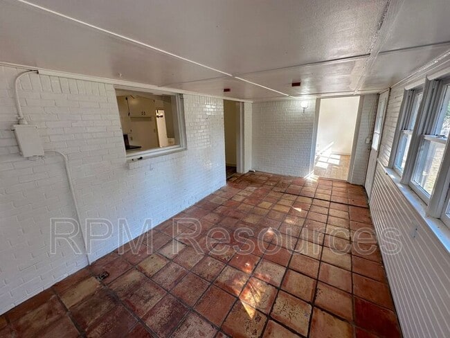 Building Photo - 2136 Carlton Way