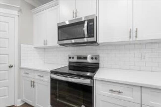 Building Photo - 1005 Linsmore Ave