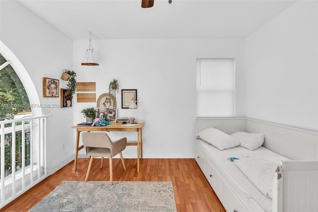 Building Photo - 2927 Bogota Ave