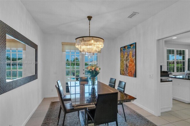 Building Photo - 4400 Fox Ridge Dr