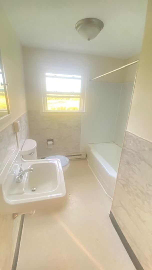 Building Photo - 3 bed/1 bath Apartment - Sherburne Earlville School District