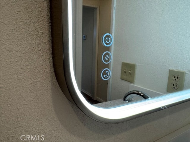 Building Photo - 700 W 3rd St