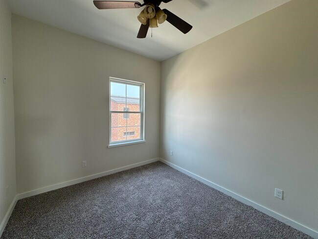 Building Photo - 210 Veracruz Dr