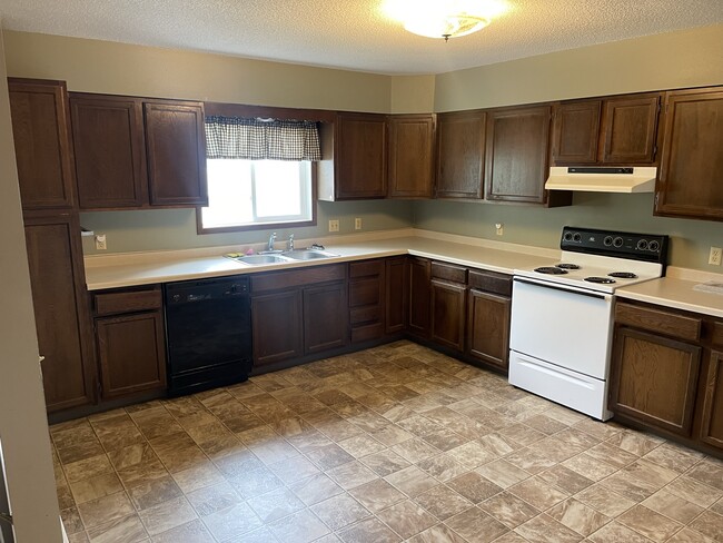 Building Photo - 1211 Greenhill Dr