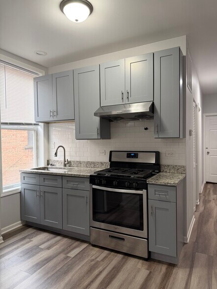 Building Photo - 240 W 24th St