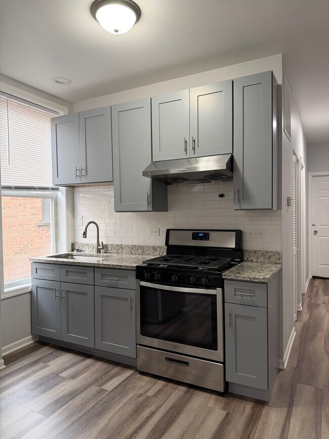 Building Photo - 240 W 24th St