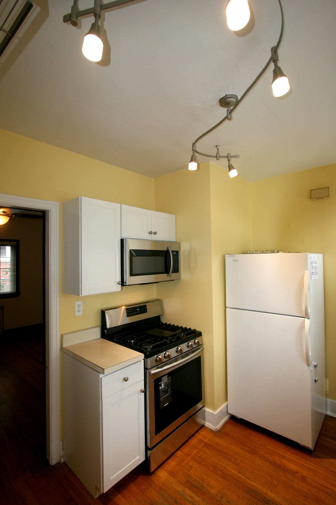 Kitchen - 328 S Aiken Ave