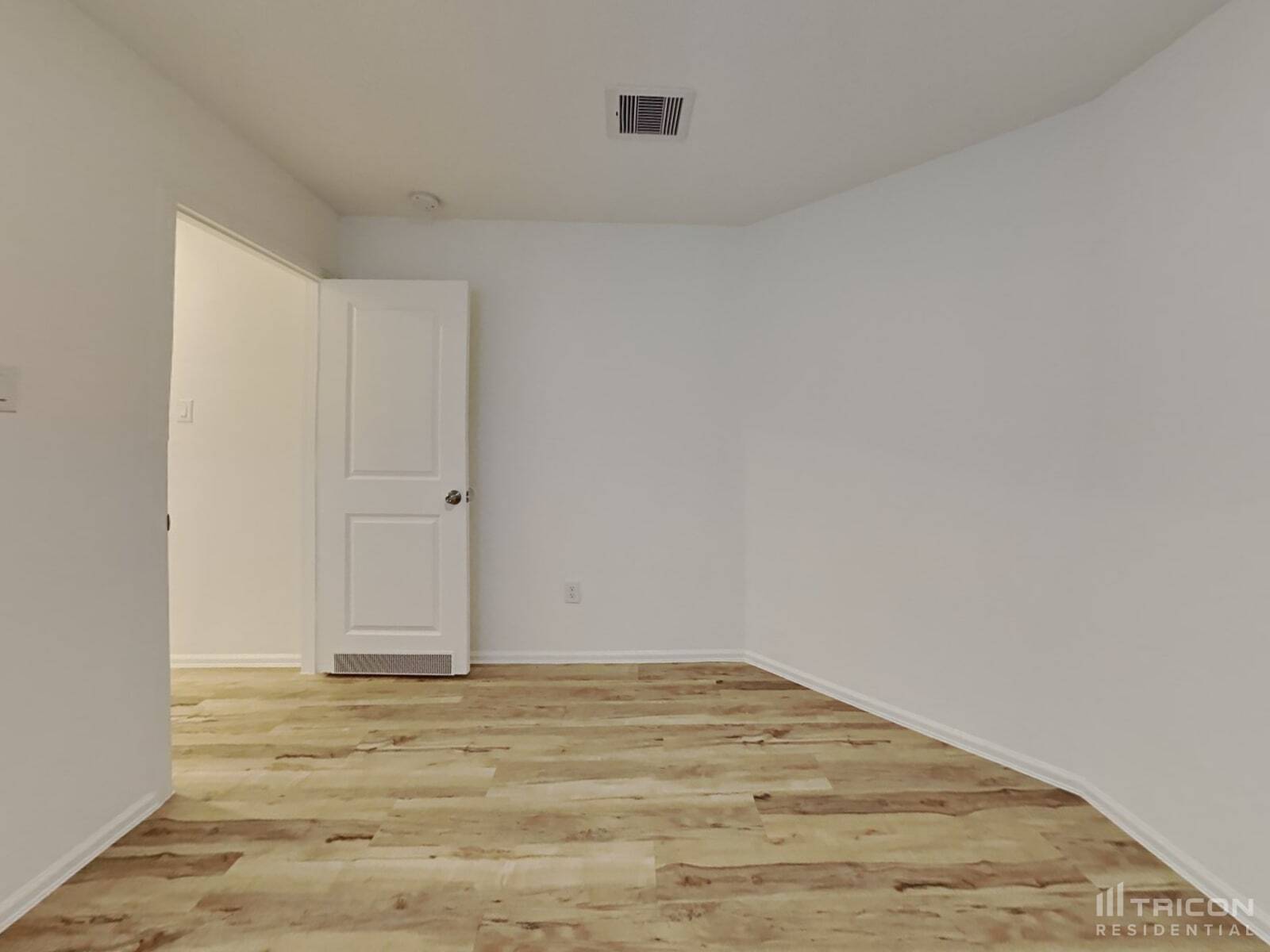 Building Photo - 10511 Pineland Dr