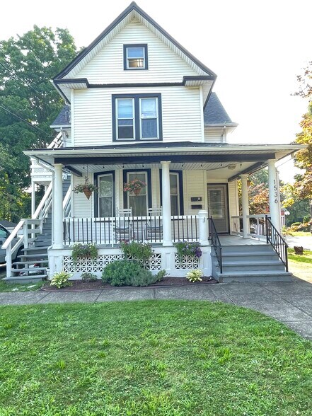 Building Photo - 1536 Main St