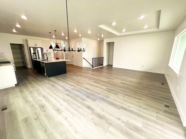 Building Photo - Stunning 5BD/3BA New Construction in Lehi | 3,287 SF | HOA Covers Yard | Aug 1