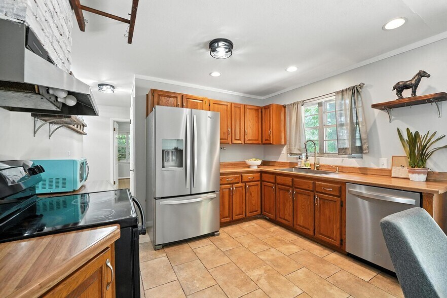 Kitchen - 4100 E 112th St