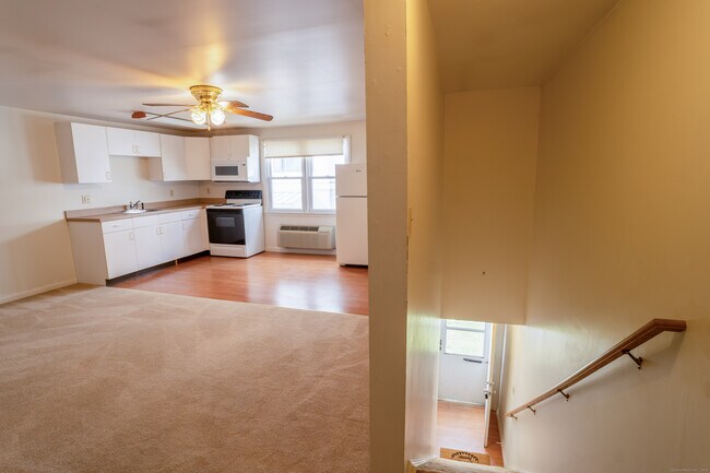 Building Photo - 194 Cherry St