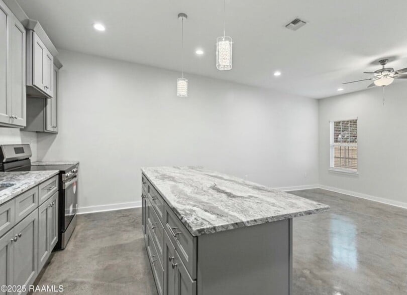 Building Photo - 204 Romero St