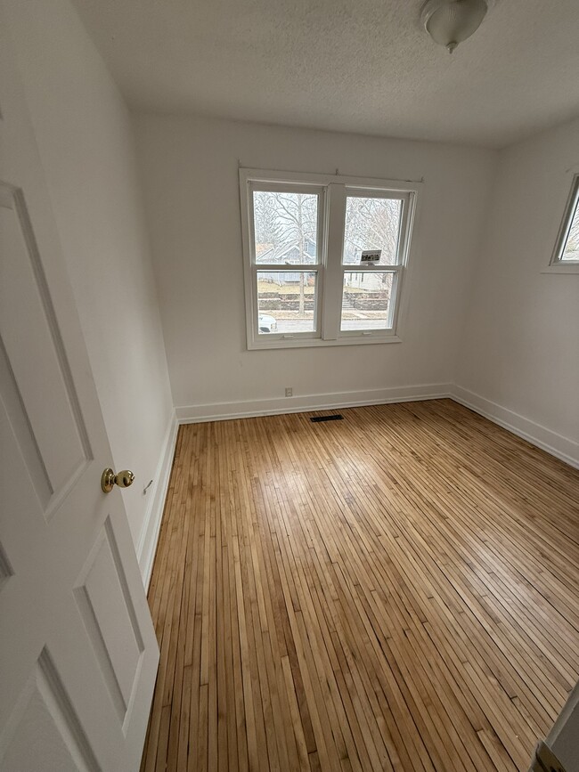 Building Photo - 1450 Wellesley Ave