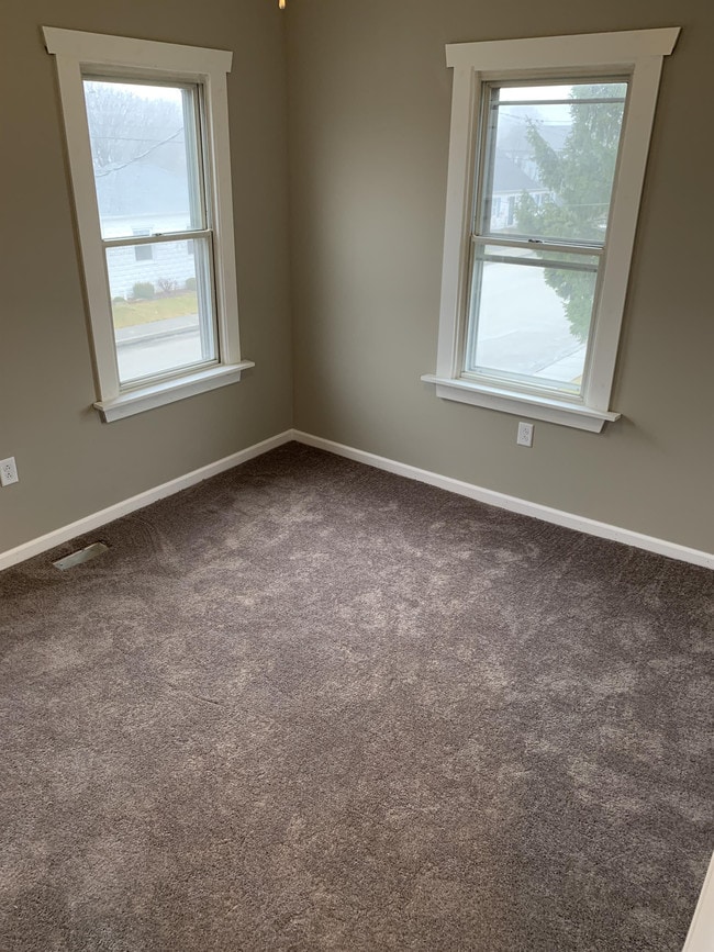 Building Photo - 614 Maple Ave