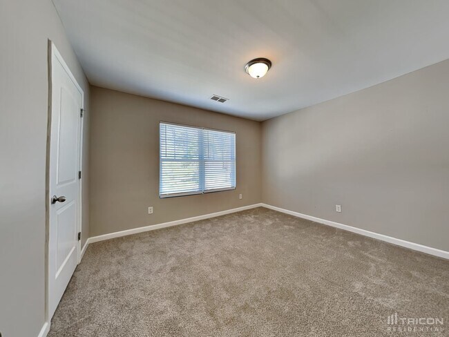 Building Photo - 307 Heritage Club Cir