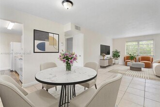 Building Photo - 1715 N 16th Ave