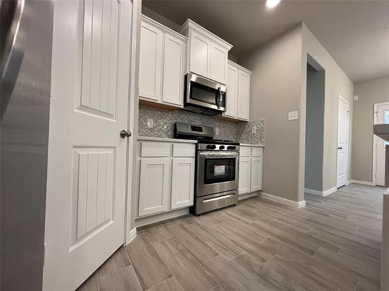 Building Photo - 7950 Fijian Cypress Dr