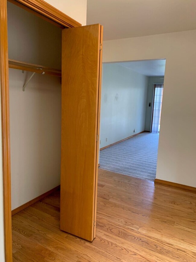 Building Photo - Well maintained 3 bed 2 bath rambler home in quiet Zenith neighborhood in Des Moines