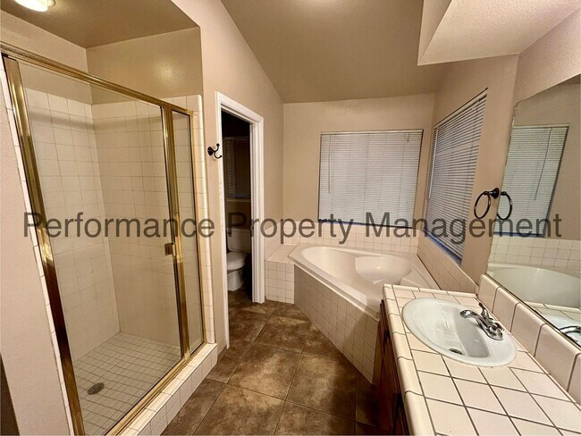 Building Photo - Stunning 4 Bed/3 Bath Home in SW Bakersfield w/ RBP & $0 Deposit Option