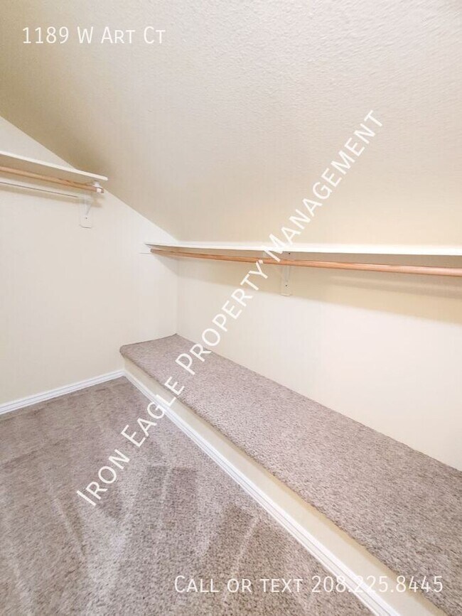 Building Photo - 1189 W Art Ct