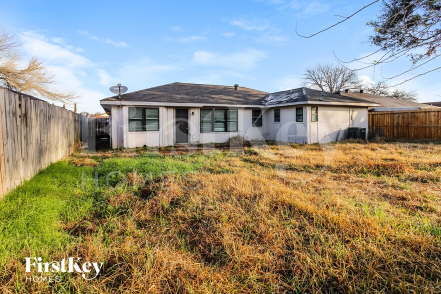 Building Photo - 9806 Charmont Rd