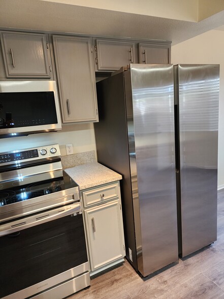 Building Photo - 2233 James Bilbray Dr