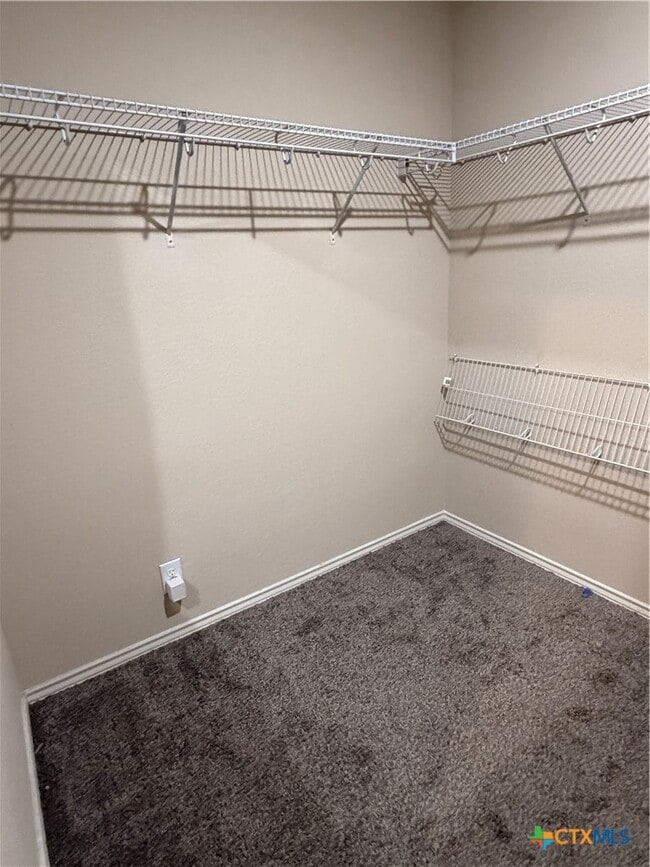 Building Photo - 647 Tom Kemp Dr