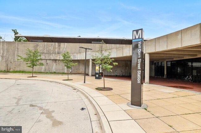 Building Photo - 5616 Bismach Dr