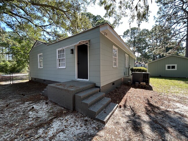 Building Photo - 9 Blueridge Ave