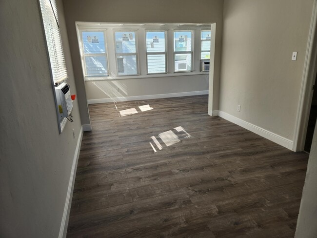 Building Photo - 403 2nd St