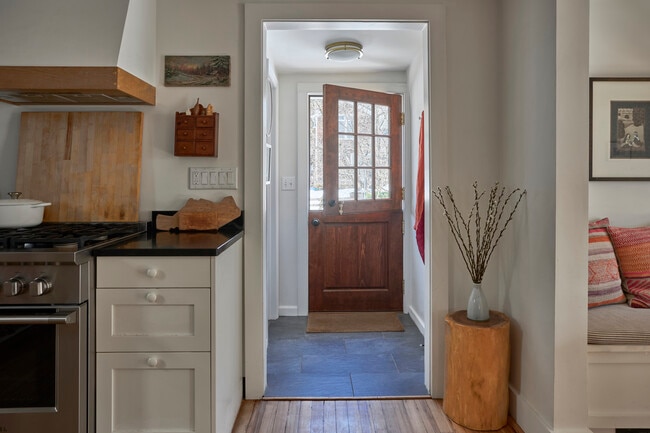 Building Photo - 41 Grinnell St