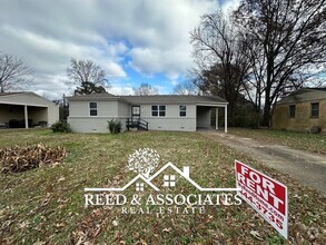 Building Photo - Renovated 4 Bedroom Home in Whitehaven!