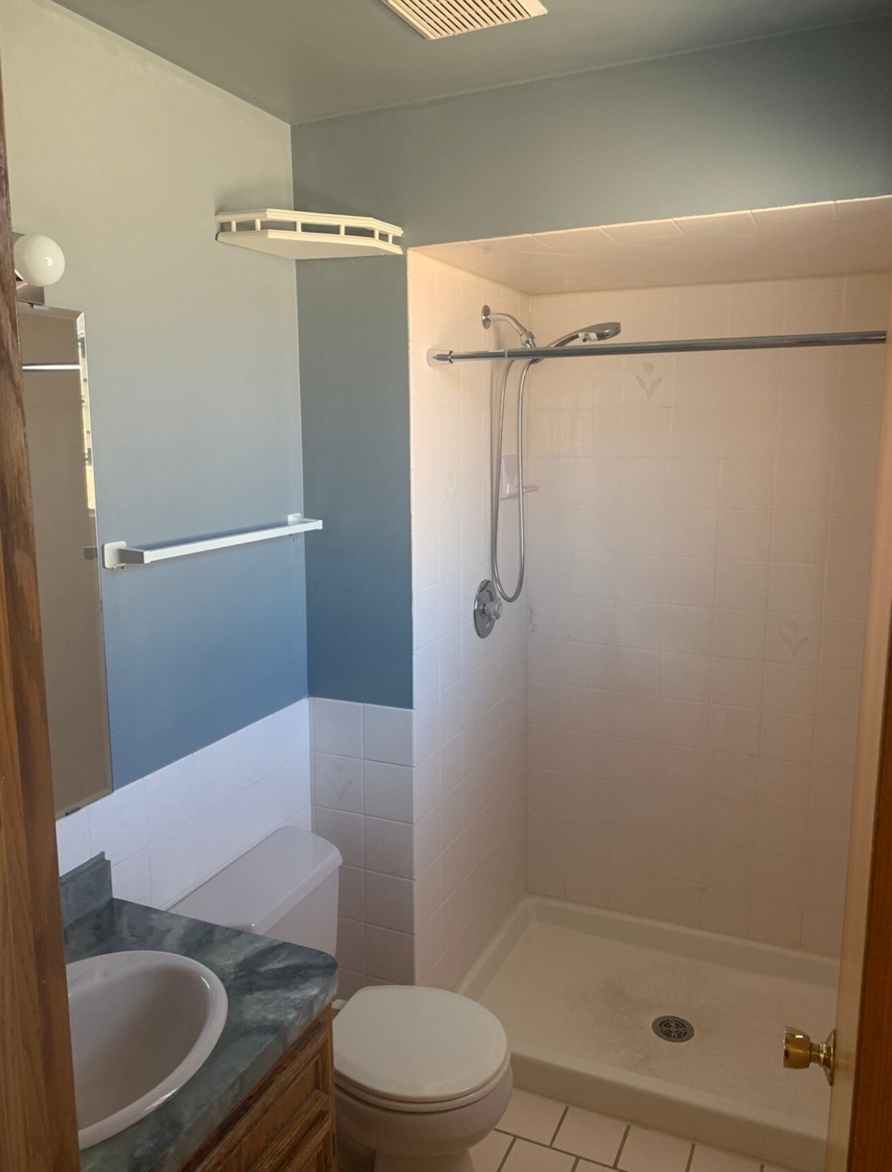 Building Photo - 8826 N Chester Ave