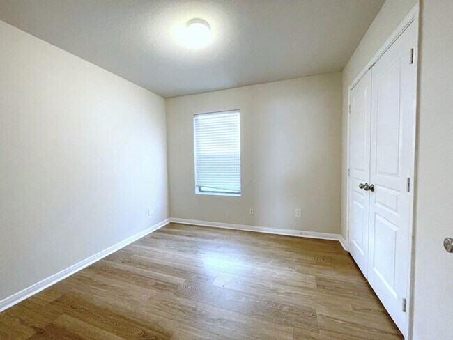 Building Photo - 1715 Ramsay Way