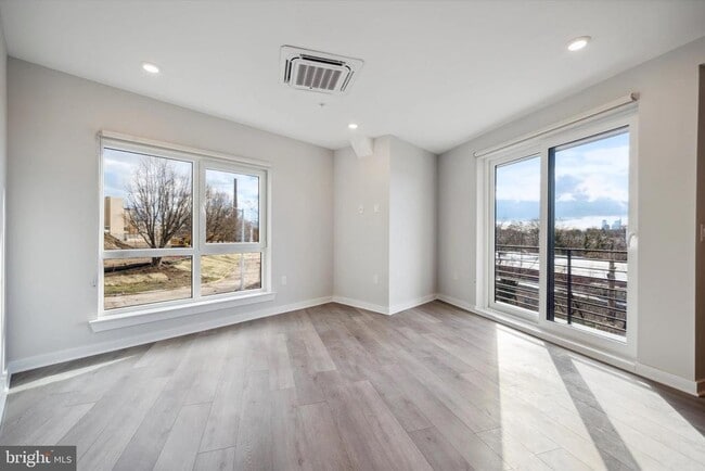 Building Photo - 3449 Scotts Ln