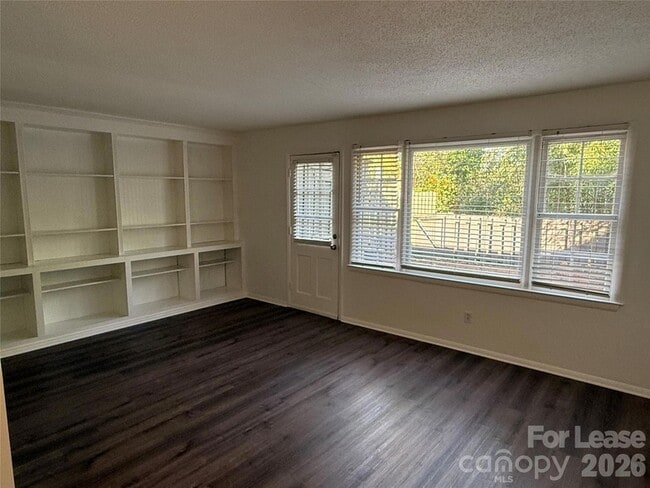 Building Photo - 4605 Hedgemore Dr