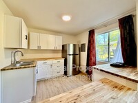 Building Photo - 710 SE Olympia Dr