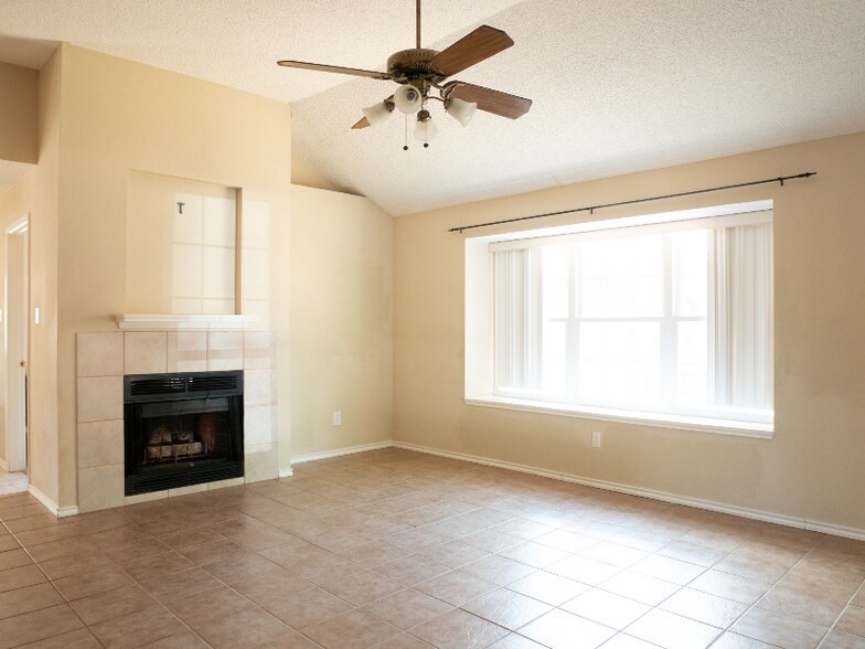 Building Photo - 507 Eaglecreek Dr