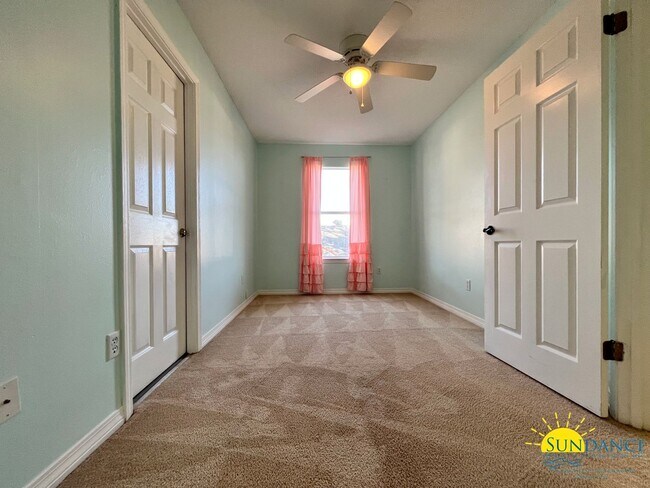 Building Photo - 1059 Windmill Dr