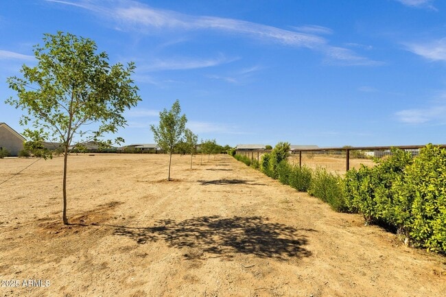 Building Photo - 856 W Quail Cir