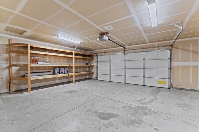 Building Photo - 6216 S Lone Tree Ave